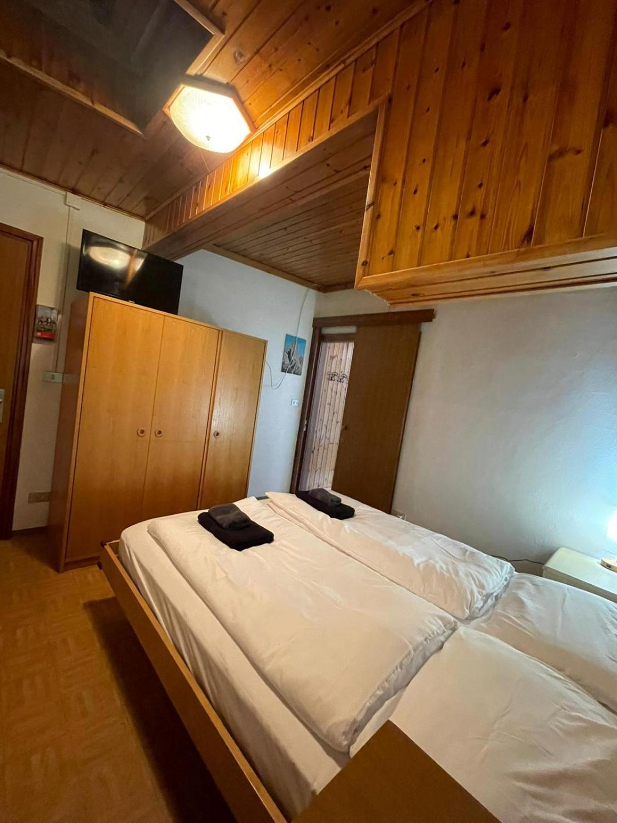 Picchio Rosso - Stanza Privata Con Bagno In Val Di Fassa Hotel Pera Ngoại thất bức ảnh